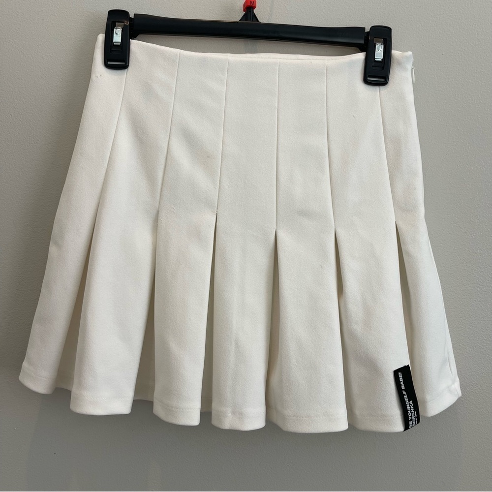 T: Bershka White Mini Pleated Tennis Skirt Women’s Size S